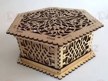 Шкатулка резная