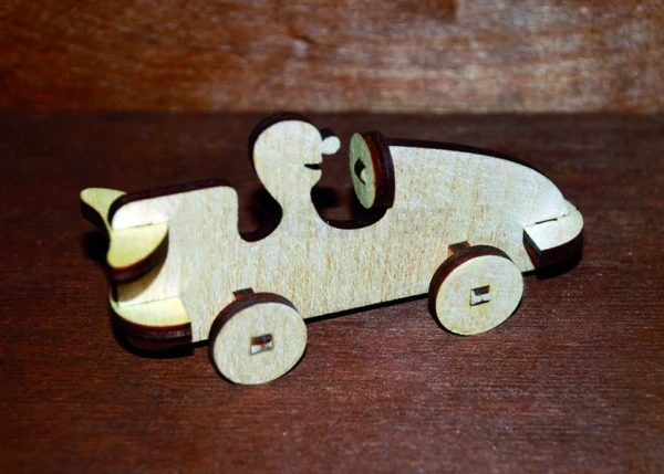 Деревянная игрушка гоночный автомобиль