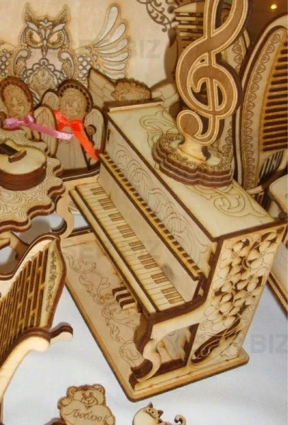 Деревянное игрушечное пианино