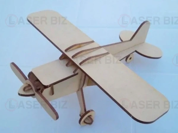 Деревянный игрушечный самолет