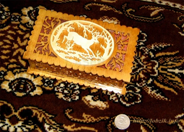 Коробка с оленем
