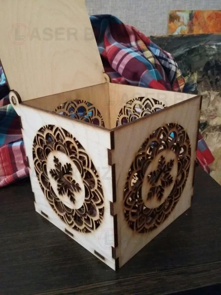 Подарочная коробка