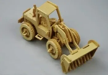 Игрушечный фронтальный погрузчик