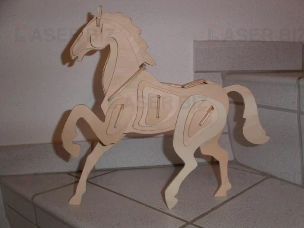 Лошадь
